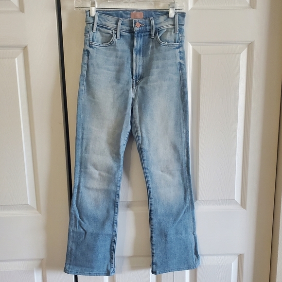 MOTHER Denim - MOTHER THE HUSTLER ANKLE FRAY SZ 25. STRAIGHT LEG LIGHT WASH. CROP